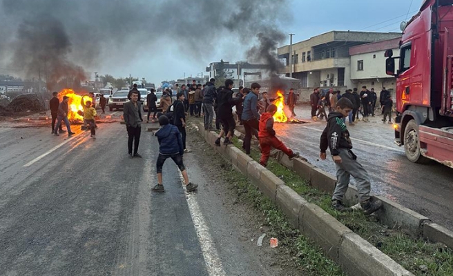 Şanlıurfa'da vatandaşlar çamurlu yollar için eylem yaptı- EK