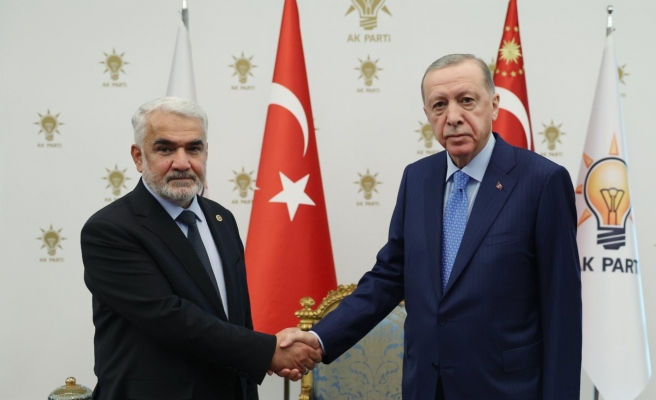 Cumhurbaşkanı Erdoğan, Yapıcıoğlu'nu AK Parti Genel Merkezi'nde kabul etti.