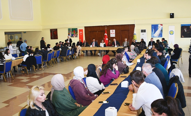 HRÜ Rektörü Prof. Dr. Mehmet Tahir Güllüoğlu, öğrenci kulüp başkanlarıyla bir araya geldi