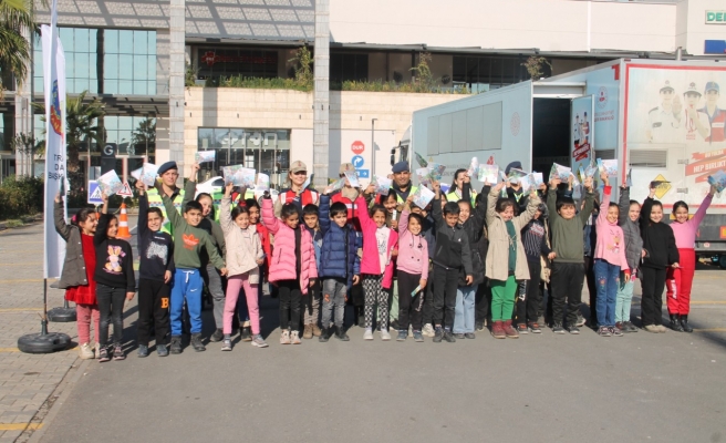 Şanlıurfa'da çocuklara ve vatandaşlara trafik güvenliği eğitimi verildi