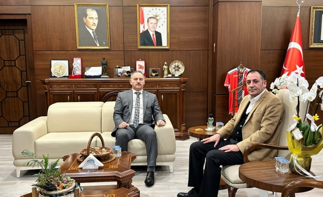 Yabir, Rektör Güllüoğlu ile sağlık çalışanlarının sorunlarını görüştü